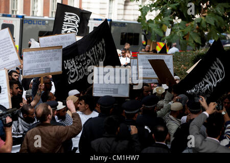 Londres, Royaume-Uni, 14/09/2012, les musulmans démontrent à l'ambassade américaine à Londres. S'opposent à l'anti-islamisme film 'Innocence des musulmans" qui insulte Mohammed Mario Mitsis / Alamy Live News Banque D'Images