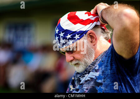 14 septembre 2012 - États-Unis - un partisan républicain se prépare à entendre Candidate à la vice-présidence républicaine Rempl. Paul Ryan parler au comté de Rockingham Fairgrounds près de Harrisonburg, Virginie le vendredi. (Crédit Image : ©/ZUMAPRESS.com) Marovich Pete Banque D'Images
