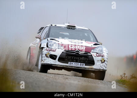 15.09.2012 Powys, Pays de Galles. Nasser Al-Attiyah (QAT) et G Co-Driver Bernacchini (ITA) dans le # 7 Qatar World Rally Team Citroen DS3 WRC prendre le saut sur la seconde passe de mi-parcours (SS11) au cours de la deuxième journée de Wales Rally GB, série 10 de la FIA Word Rally Championship. Banque D'Images