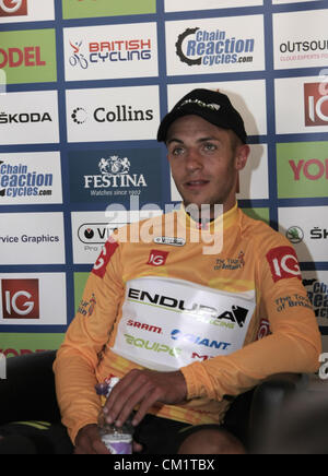 Jonathan Tiernan-Locke de leader au classement général Tour d'Angleterre en conférence de presse après le 15 septembre 2012 stage 7 de Barnstaple à Dartmouth Devon UK Banque D'Images