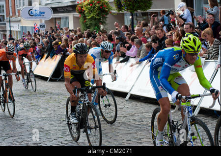 GUILDFORD, Royaume-Uni, 16ÈME SEP 2012. Jonathan Tiernan-Locke de Endura Racing conserve le maillot jaune à gagner le Tour de Grande-Bretagne. Banque D'Images