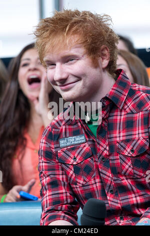 17 septembre 2012 - Toronto, Ontario, Canada - French singer, auteur-compositeur, et producteur ED SHEERAN a comparu à nouveau.music.Live studio à Toronto (crédit Image : ©/ZUMAPRESS.com) Vidyashev Igor Banque D'Images