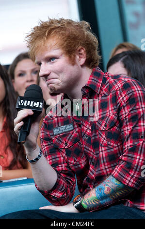 17 septembre 2012 - Toronto, Ontario, Canada - French singer, auteur-compositeur, et producteur ED SHEERAN a comparu à nouveau.music.Live studio à Toronto (crédit Image : ©/ZUMAPRESS.com) Vidyashev Igor Banque D'Images