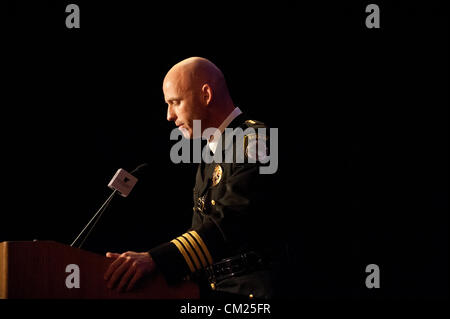 17 septembre 2012 - Tucson, Arizona, États-Unis - Pinal Comté (Arizona) Sheriff PAUL BABEU parle lors d'un événement à un resort de Tucson (Arizona) où la famille de B. Terry ont été présentés avec le badge du Congrès de la bravoure pour les morts Border Patrol agent. Terry a été tué près de Nogales, en Arizona en 2010 par de présumés trafiquants de drogue. (Crédit Image : ©/ZUMAPRESS.com) s Seberger Banque D'Images