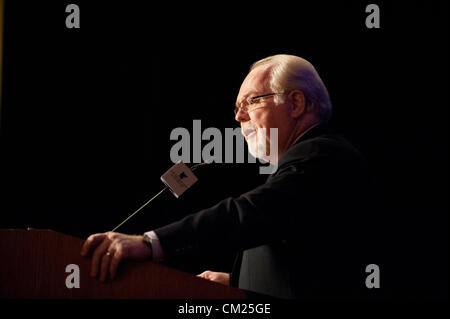 17 septembre 2012 - Tucson, Arizona, États-Unis - Rempl. RON BARBER (D-Arizona) prend la parole à un événement dans un hôtel à Tucson (Arizona) où la famille de B. Terry ont été présentés avec le badge du Congrès de la bravoure pour les morts Border Patrol agent. Terry a été tué près de Nogales, en Arizona en 2010 par de présumés trafiquants de drogue. Salon de coiffure à nouveau appelé pour la politique qui permettra de protéger la sécurité des forces de l'ordre et des civils. (Crédit Image : ©/ZUMAPRESS.com) s Seberger Banque D'Images