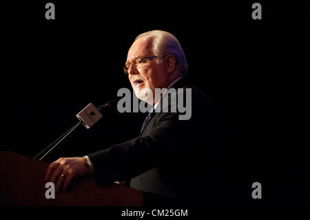 17 septembre 2012 - Tucson, Arizona, États-Unis - Rempl. RON BARBER (D-Arizona) prend la parole à un événement dans un hôtel à Tucson (Arizona) où la famille de B. Terry ont été présentés avec le badge du Congrès de la bravoure pour les morts Border Patrol agent. Terry a été tué près de Nogales, en Arizona en 2010 par de présumés trafiquants de drogue. Salon de coiffure à nouveau appelé pour la politique qui permettra de protéger la sécurité des forces de l'ordre et des civils. (Crédit Image : ©/ZUMAPRESS.com) s Seberger Banque D'Images