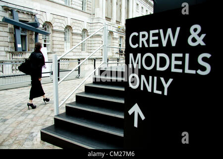 18 septembre 2012. Somerset House, Londres, Royaume-Uni. Dernier jour de la London Fashion show qui rassemble des créateurs de mode établis et nouveaux qui Men's and Women's collections Banque D'Images