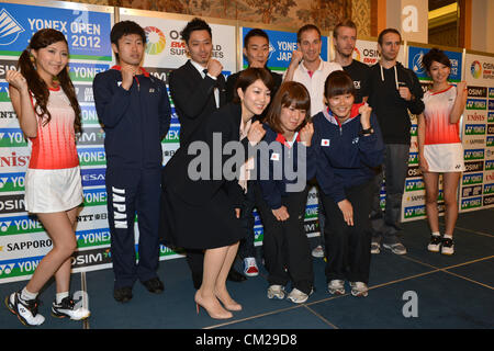 (L à R) O Appro Sasaki (JPN), Reiko Shiota (JPN), Shintaro Ikeda (JPN), Lee Chong Wei (MAS), Mizuki Fujii (JPN), Peter Gade Hoegh (DEN), Reika Kakiiwa (JPN), Carsten Mogensen (DEN), Mathias Boe (DEN), le 18 septembre 2012 - Badminton : Reiko Shiota assiste à la conférence de presse à Tokyo, au Japon, en ce qui concerne l'Open du Japon 2012 Yonex Badminton Championships 2012. (Photo de Jun Tsukida/AFLO SPORT) [0003] Banque D'Images