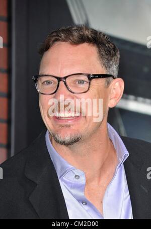 Matthew Lillard aux arrivées d'ENNUIS AVEC LA PREMIERE COURBE, Regency Village Westwood Theatre, Los Angeles, CA Septembre 19, 2012. Photo par : Elizabeth Goodenough/Everett Collection Banque D'Images