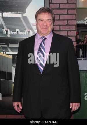 John Goodman aux arrivées d'ENNUIS AVEC LA PREMIERE COURBE, Regency Village Westwood Theatre, Los Angeles, CA Septembre 19, 2012. Photo par : Adam Orchon/Everett Collection Banque D'Images
