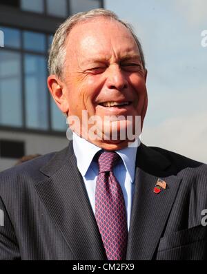 20 septembre 2012 - Manhattan, New York, États-Unis - Le maire Michael Bloomberg avec les élus locaux et les amis de la ligne haute organise une cérémonie pour marquer le début des travaux de construction de la troisième et dernière section de la ligne élevée à la gare de triage située à l'Ouest 30e et 34e Rue ouest au sud et nord et le 10e et 12e avenues à l'Est et l'ouest. (Crédit Image : © Bryan Smith/ZUMAPRESS.com) Banque D'Images