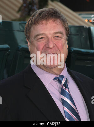 JOHN GOODMAN ENNUIS AVEC LA COURBE. PREMIERE LOS ANGELES CALIFORNIA USA 19 Septembre 2012 Banque D'Images