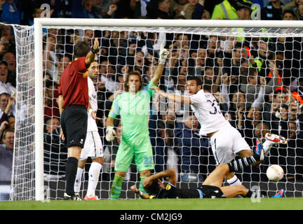 20.09.2012 Londres, Angleterre : Steven Caulker but refusé de Tottenham Hotspur en action lors de l'Europa League Groupe J match entre Tottenham Hotspur et SS Lazio à White Hart Lane Stadium Banque D'Images
