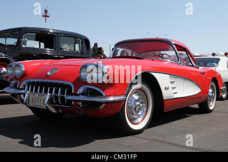 EL MONTE, Californie, USA - 23 septembre 2012 - 1958 Chevrolet Corvette Roadster exposé au Salon aéronautique de El Monte. Banque D'Images