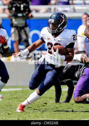 22 septembre 2012 - Fort Worth, Texas, États-Unis d'Amérique - Virginia Cavaliers exécutant retour Khalek Shepherd (23) en action pendant le match entre le Virginia Cavaliers et le TCU Horned Frogs au stade Amon G. Carter à Fort Worth, Texas. Virginie 27 défaites TCU à 7. (Crédit Image : © Dan Wozniak/ZUMAPRESS.com) Banque D'Images