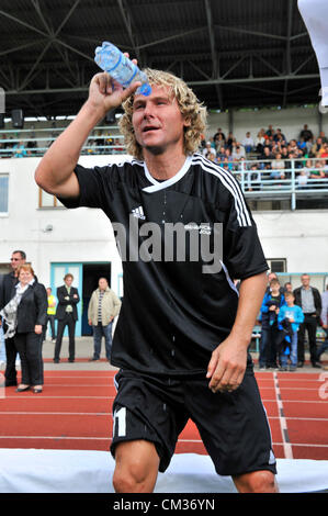 Ancien joueur de football Tchèque Pavel Nedved durant un match de football bénéfiques de la République tchèque 1996 Euro argent vs équipe RSM Hodonin le 22 septembre 2012 à Hodonin (270 km au sud-est de Prague), en République tchèque. (Photo/CTK Vaclav Salek) Banque D'Images