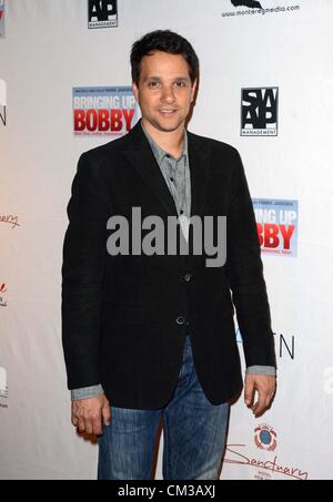 Ralph Macchio arrivants L'ÉDUCATION DE BOBBY Premiere Cinemas Village East New York NY le 24 septembre 2012 Photo Derek Storm/Everett Banque D'Images