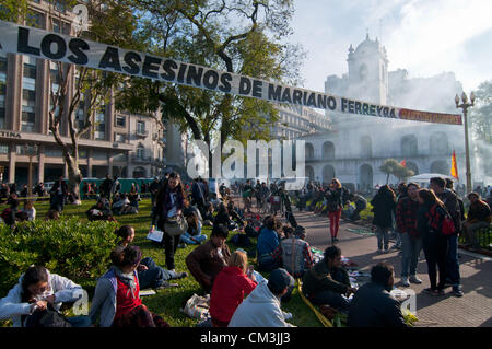 Le 26 septembre, 2012 - Buenos Aires, Buenos Aires, Argentine - Dans le cadre d'une semaine de Festival des Arts se souvenir de Mariano Ferreyra, un festival de musique a été effectuée à la Plaza de Mayo. Ferreyra a été assassiné par des voyous sous les ordres de José Pedraza, alors chef de la Workers Union, alors qu'ils protestaient contre près de Constitucion Station à Buenos Aires le 20 octobre 2010. Il a été 23. Le procès a commencé en août 2012 et durera environ six mois. (Crédit Image : © Patricio Murphy/ZUMAPRESS.com) Banque D'Images