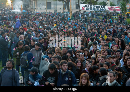 Le 26 septembre, 2012 - Buenos Aires, Buenos Aires, Argentine - Dans le cadre d'une semaine de Festival des Arts se souvenir de Mariano Ferreyra, un festival de musique a été effectuée à la Plaza de Mayo. Ferreyra a été assassiné par des voyous sous les ordres de José Pedraza, alors chef de la Workers Union, alors qu'ils protestaient contre près de Constitucion Station à Buenos Aires le 20 octobre 2010. Il a été 23. Le procès a commencé en août 2012 et durera environ six mois. (Crédit Image : © Patricio Murphy/ZUMAPRESS.com) Banque D'Images