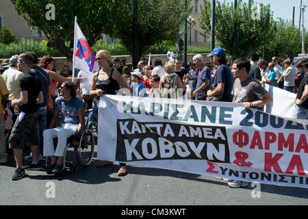 Athènes, Grèce, le 27 septembre 2012. Les personnes handicapées se rassemblent pour protester contre les réductions des prestations et de la détérioration du système de soins de santé. Credit : Nikolas Georgiou / Alamy Live News Banque D'Images