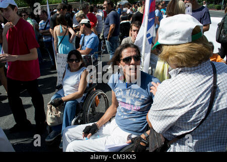 Athènes, Grèce, le 27 septembre 2012. Les personnes handicapées se rassemblent pour protester contre les réductions des prestations et de la détérioration du système de soins de santé. Credit : Nikolas Georgiou / Alamy Live News Banque D'Images