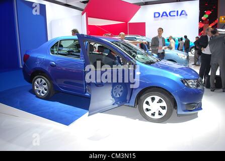 La Dacia Logan a été présenté au cours de l'Automobile de Paris à Paris, France jeudi, 27 Septembre, 2012. (CTK Photo/Jan Sadilek) Banque D'Images