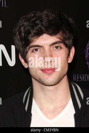 28 septembre 2012 - Los Angeles, Californie, États-Unis - Carter Jenkins assiste à l'IGN et lancement de Capcom Resident Evil 6 le 28 septembre 2012 Événement,Lure,Hollywood, CA.USA.(Image Crédit : © TLeopold ZUMAPRESS.com)/Photos/Globe Banque D'Images