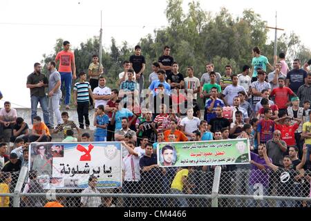 Le 29 septembre, 2012 - La ville de Gaza, bande de Gaza, territoire palestinien - l'équipe de jeunes palestiniens à Khan Younis et l'équipe de al-Shijaia au cours de la Premier League à Gaza le 29 septembre 2012 (Crédit Image : © Alaa Shamaly/APA Images/ZUMAPRESS.com) Banque D'Images