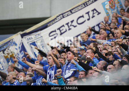 Gdansk, Pologne 30 juin, septembre 2012 Polish Football Ligue 1 - T-Mobile Ekstraklasa. Lech Poznan fans au cours de Pagan v Gdansk Lech Poznan match au stade PGE Arena Gdansk Banque D'Images