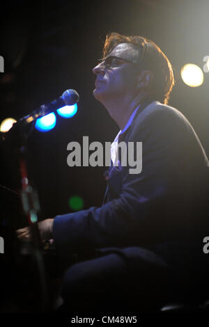 Actor-Musician Andy Garcia et l'Cineson All Stars Band live au Catalina Bar and Grill, Hollywood, Californie, USA, le 30 septembre 2012. Banque D'Images