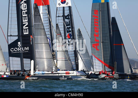 2 octobre 2012 - San Francisco, Californie, États-Unis - Flotte session pratique à l'America Cup Series San Francisco. (Crédit Image : © Kovic Dinno/ZUMAPRESS.com) Banque D'Images