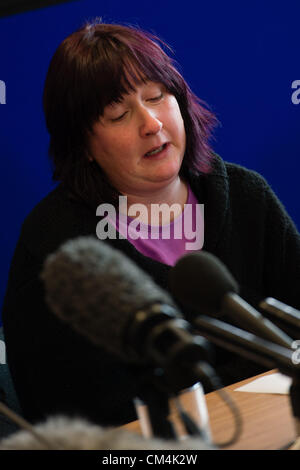 3 Oct 2012, Aberystwyth, UK : CORAL JONES (la mère d'AVRIL JONES) fait un appel à l'émotionnel pour le retour de la petite fille de cinq ans, enlevé à près de son domicile à Machynlleth, Powys, Wales, UK le soir du 1er octobre 2012. Banque D'Images