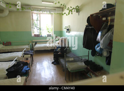 18 juillet 2012 - Tomsk, Russie - Juillet 18,2012. Tomsk en Sibérie, ville de Russie. En prison médicale de Tomsk en Russie. Les Toms medical prison est un établissement offrant des traitements médicaux spécialisés aux délinquants de sexe masculin qui s'improsoned pour crime grave. Les Toms médicaux des prisons est de fournir des soins médicaux à ces criminels qui souffrent la tuberculose ...présenté : dortoirs de la prison. (Crédit Image : ©/Yuritutov ZUMAPRESS.com) PhotoXpress/ Banque D'Images