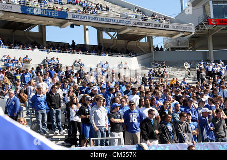 6 octobre 2012 - Lexington, Kentucky, États-Unis - La section des élèves n'a été que partiellement rempli au cours du deuxième trimestre de l'État du Mississippi à New York jeu de foot au stade du Commonwealth, à Lexington, KY., le 6 octobre 2012. Photo par Pablo Alcala | Personnel (crédit Image : © Lexington Herald-Leader/ZUMAPRESS.com) Banque D'Images