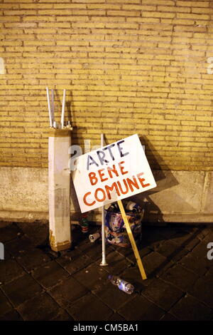 7 octobre 2012 - les artistes de rue pour protester pour la défense de leur profession dans la Piazza di Santa Maria in Trastevere Square, Rome, Italie Banque D'Images