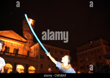 7 octobre 2012 - les artistes de rue pour protester pour la défense de leur profession dans la Piazza di Santa Maria in Trastevere Square, Rome, Italie Banque D'Images