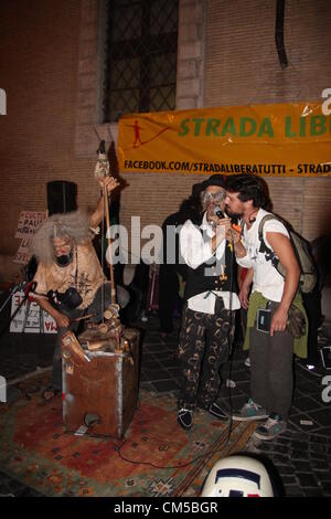 7 octobre 2012 - les artistes de rue pour protester pour la défense de leur profession dans la Piazza di Santa Maria in Trastevere Square, Rome, Italie Banque D'Images