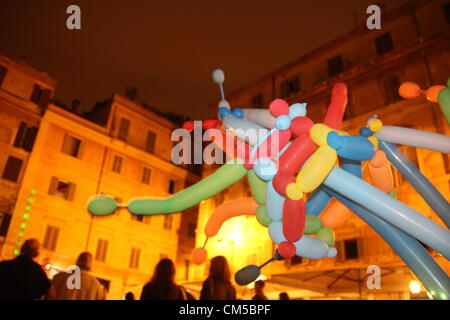 7 octobre 2012 - les artistes de rue pour protester pour la défense de leur profession dans la Piazza di Santa Maria in Trastevere Square, Rome, Italie Banque D'Images