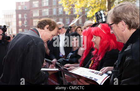 Londres, Royaume-Uni. 7 octobre, 2012. John Otway assistant à la première de son film John Film Otway-The au London's Odean Leicester Square. Banque D'Images