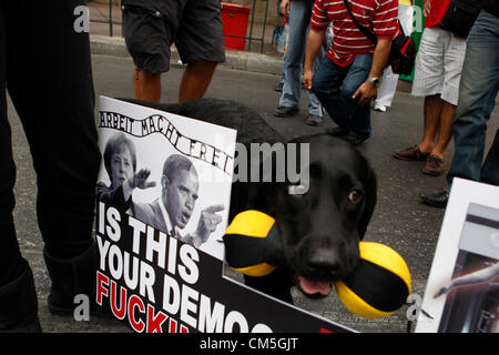 9 octobre 2012 - Athènes, Grèce - Manifestation contre la visite d'Angela Merkel à Athènes à l'extérieur du parlement grec. (Crédit Image : © Vafeiadakis ZUMAPRESS.com) Aristidis/ Banque D'Images