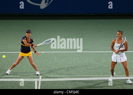 Osaka, Japon. (L à R) Kimiko Date-Krumm (JPN), Heather Watson (GBR), 9 octobre 2012 - Tennis : HP Japan Women's Open de Tennis 2012, en double féminin au premier tour Tennis Center Utsubo, Osaka, Japon. (Photo par Akihiro Sugimoto/AFLO SPORT) [1080] Banque D'Images