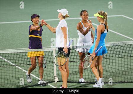 Osaka, Japon. (L à R) Kimiko Date-Krumm (JPN), Heather Watson (GBR), 9 octobre 2012 - Tennis : HP Japan Women's Open de Tennis 2012, en double féminin au premier tour Tennis Center Utsubo, Osaka, Japon. (Photo par Akihiro Sugimoto/AFLO SPORT) [1080] Banque D'Images