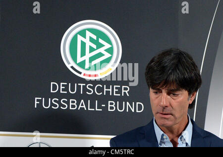 11.10.2012. Aviva Stadium de Dublin, Irlande. L'entraîneur-chef de l'Allemagne Joachim Loew prend part à une conférence de presse à l'Aviva Stadium de Dublin, Irlande, 11 octobre 2012. L'équipe nationale allemande va jouer un match de qualification de la Coupe du Monde contre l'Irlande le 12 octobre 2012. Banque D'Images