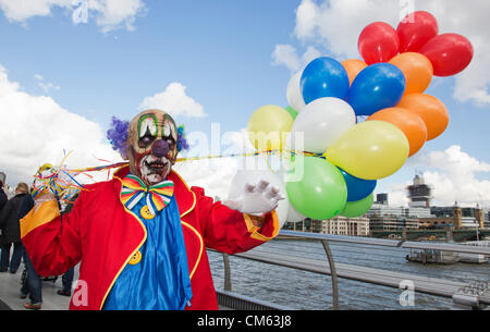 Londres, Angleterre, Royaume-Uni. Samedi, 13 octobre 2012. Zombie Day 2012 World à Londres. (Photo : Nick Savage / Alamy Live News) Banque D'Images