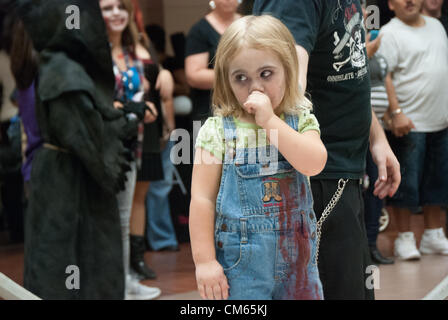 13 octobre 2012 San Antonio, Texas, USA - enfant Zombie Monster-Con envahit à San Antonio. Monster-Con est un festival d'horreur deux jours. Banque D'Images