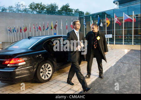 15 octobre 2012 - Luxembourg, LUX, Luxembourg - Le ministre des Affaires étrangères allemand Guido Westerwelle arrive à assister à la réunion du conseil des affaires étrangères à Luxembourg le 15.10.2012 par Wiktor Dabkowski (crédit Image : © Wiktor Dabkowski/ZUMAPRESS.com) Banque D'Images