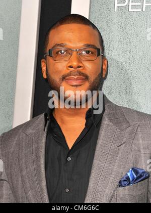 15 octobre 2012 - Los Angeles, Californie, États-Unis - Tyler Perry assistant à la première de Los Angeles ''Alex Cross'' tenue à l'Arclight Theatre à Hollywood, Californie sur .le 15 octobre 2012. 2012.(Image Crédit : © D. Long/Globe Photos/ZUMAPRESS.com) Banque D'Images