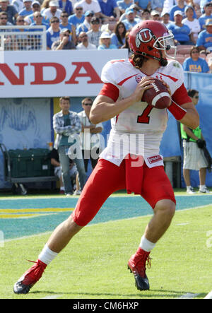 16 octobre 2012 - Los Angeles, Californie, USA - Utah QB Travis Wilson se prépare à lancer à l'encontre de l'UCLA en visitant l'Utah Utes 21 - 14 dans le CIP 12 jouer au Rose Bowl de Pasadena, CA 13 octobre 2012. (Crédit Image : © Burt Harris/Prensa Internacional/ZUMAPRESS.com) Banque D'Images