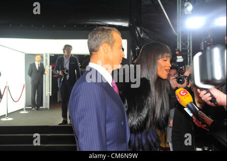 16 octobre, 2012 - Moscou, Russie - octobre 16,2012.MOSCOU,RUSSIE.Photo : American top model Naomi Campbell avec son partenaire Vladislav Doronin (co-propriétaire de Capital Group company)assister à la présentation des nouveaux-ÃŽÃŠÃŽ Capital Group gratte-ciel de Moscow-City centre d'affaires de Moscou. (Crédit Image : © PhotoXpress/ZUMAPRESS.com) Banque D'Images