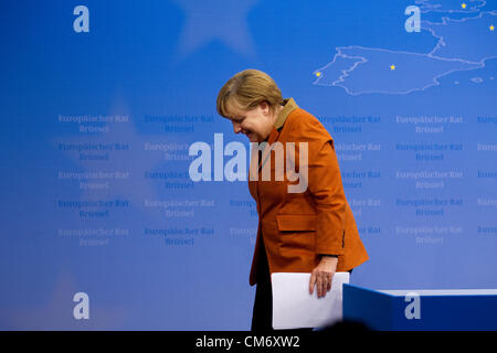 Bruxelles, Belgique, 19 octobre 2012. Angela Merkel, Chancelière fédérale d'Allemagne donne un point de presse dans les premières heures du vendredi matin à la réunion du Conseil européen de Bruxelles, le bâtiment Justus Lipsius. Photo:Jeff Gilbert. 19.10.2012. Bruxelles, Belgique. Banque D'Images